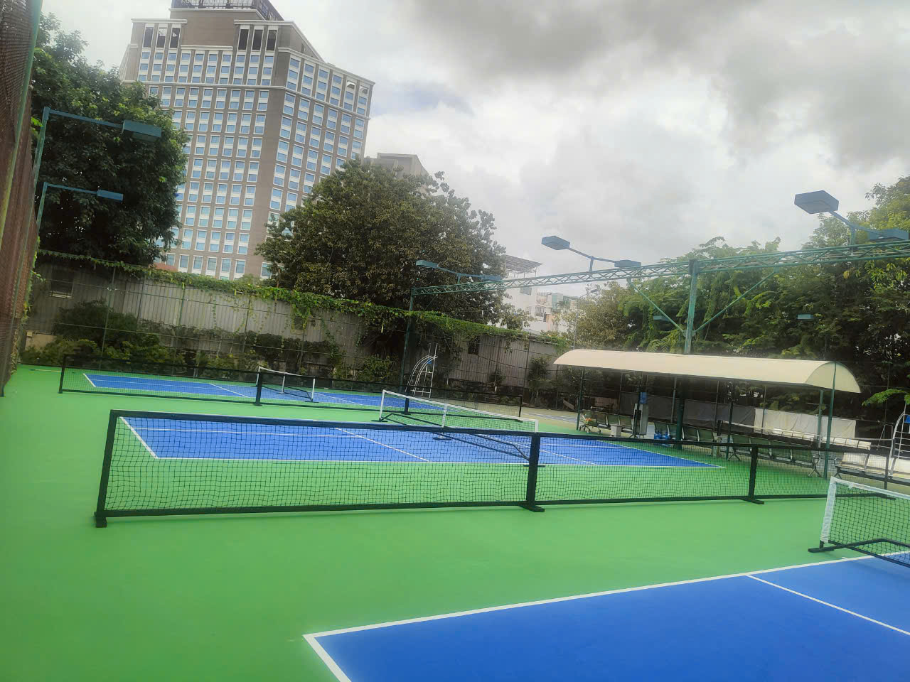 Hàng rào sân pickleball